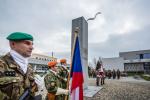 Olomouc oslav� 17. listopad rozsv�cen�m velk� trikolory nad m�stem